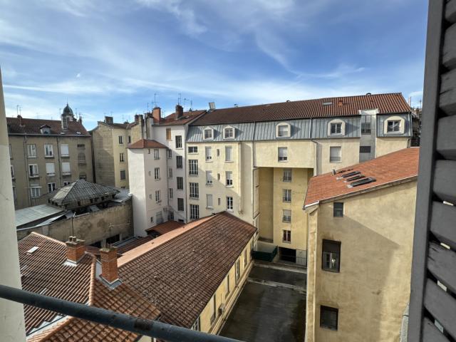 Lyon 3 – Beau T3 lumineux avec parquet ancien et vue dégagée