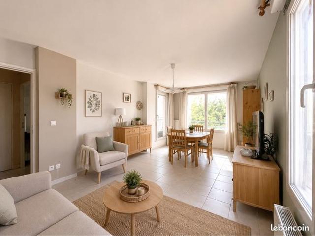 Lyon 3 – T3 lumineux avec balcon et garage fermé