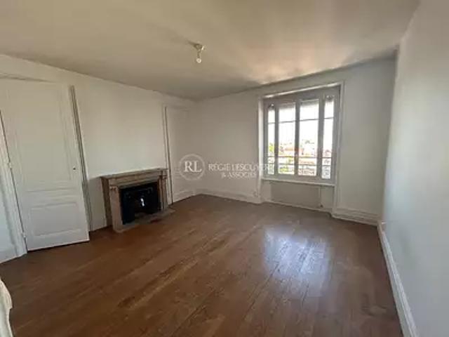 Lyon 3ème 69003 Location appartement 4 pièces t4 au dernier étage