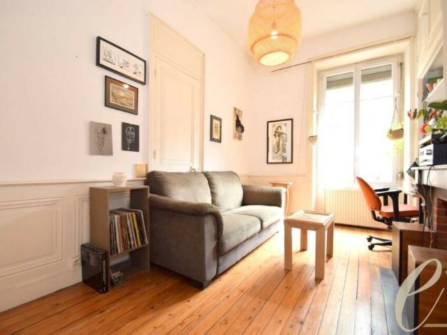 Lyon 3ème Saxe Gambetta – Spacieux T2 de 60 m² traversant Est/Ouest avec cave en sous sol