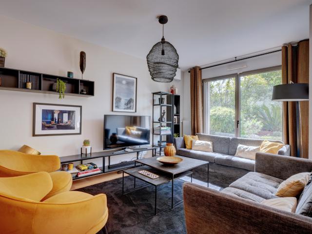 Lyon 4 Chazière grand standing T5 esprit maison avec un jardin clos paysagé de 153m2