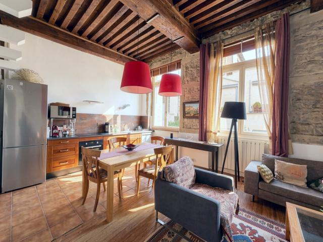 LYON 4 À deux pas du Gros Caillou: CHARME CANUT de 49,39 m2 et 76,30 m2 au sol