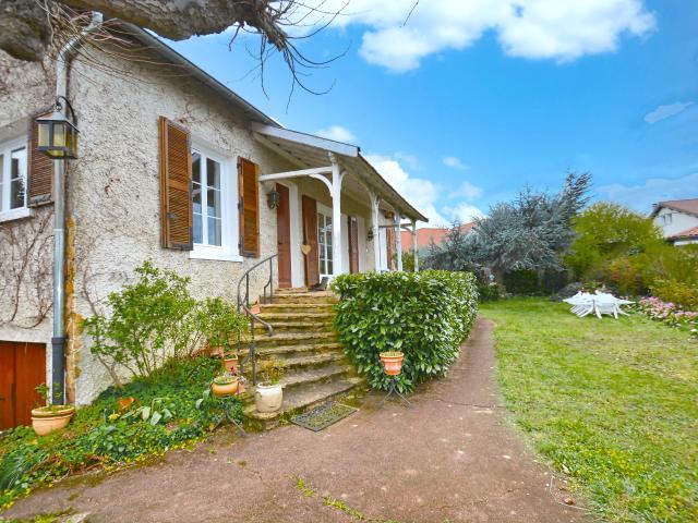LYON 5ème POINT DU JOUR Élégante maison de famille avec jardin paysagé et piscine
