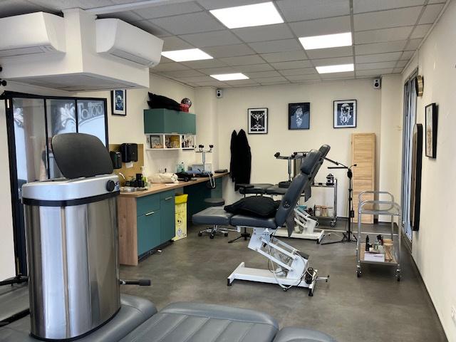 LYON 69006 A vendre FONDS DE COMMERCE Salon de Tatouage & Piercing Local commercial en RDC 90m2