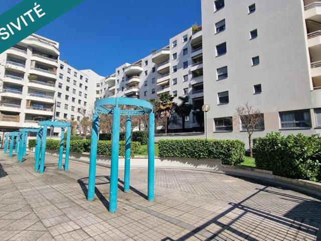 Lyon 6ème – Appartement atypique 70m2 lumineux avec garage et vue sur jardin – Bellecombe/ Brotteaux