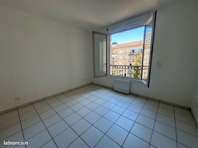 Lyon 6e: studio refait a neuf/ calme/ poss. Garage