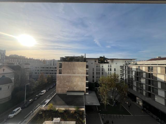 LYON 6ème SECTEUR SAINT POTHIN RESIDENCE SENIORS APPARTEMENT VENDU LOUÉ T2 BALCON