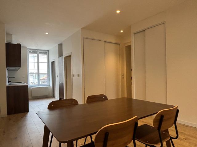 Lyon 7 Location Appartement 69