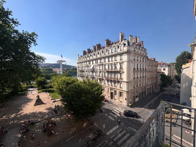 LYON 7 PLACE OLLIER APPARTEMENT FAMILIAL AVEC VUE DÉGAGÉE