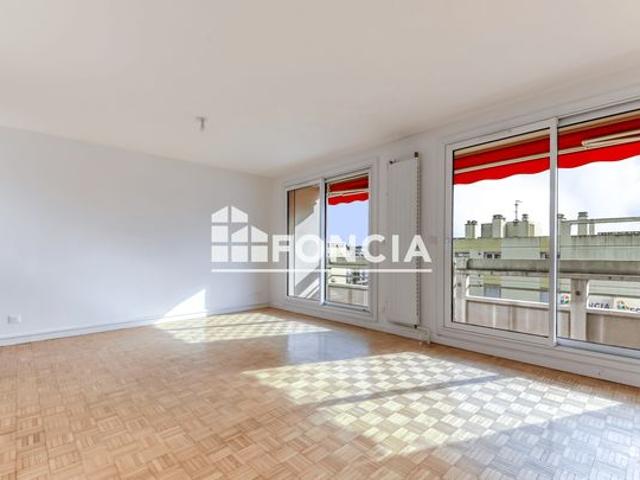 Lyon 7 t3 en dernier etage avec balcon sud secteur merieux / berges du rhône