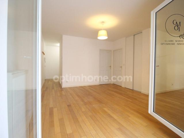 Appartement 3 pièces lumineux Lyon 8 – 62 m², séjour 25,30 m²,2 loggias, garage double INCLUS