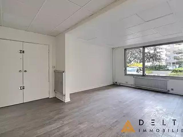 Lyon 8ème 69008 Achat / Vente divers 3 pièces parking