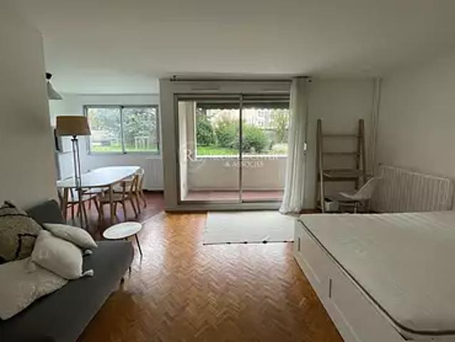 Lyon 8ème 69008 Location appartement 1 pièce t1 au dernier étage cave
