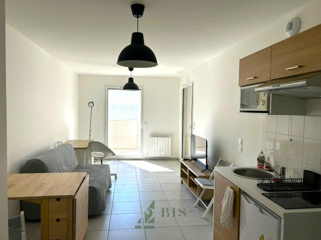 LYON 9ème, APPARTEMENT TYPE 1 EQUIPE DANS IMMEUBLE NEUF