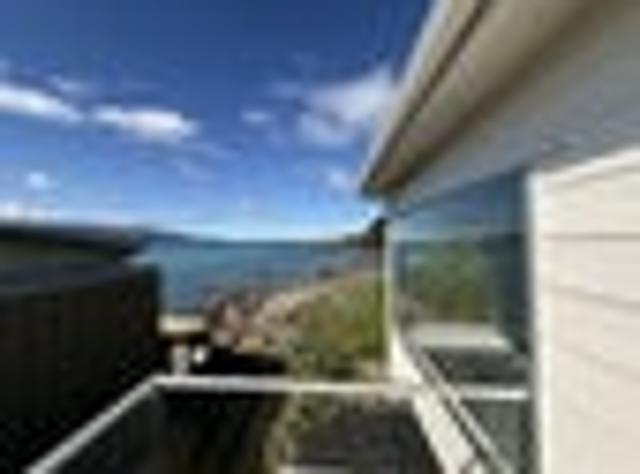 Lyall Bay, 3 bedrooms, $770 pw