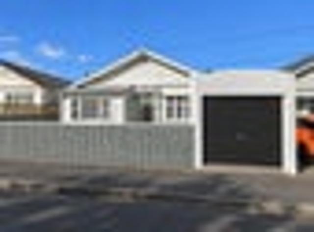 Lyall Bay, 3 bedrooms, $795 pw