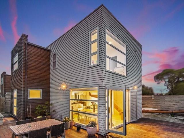 lyall bay, 3 bedrooms