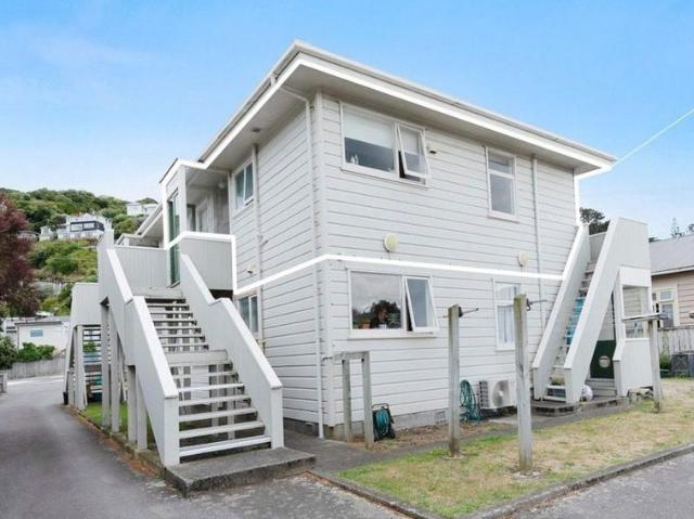 lyall bay, 2 bedrooms