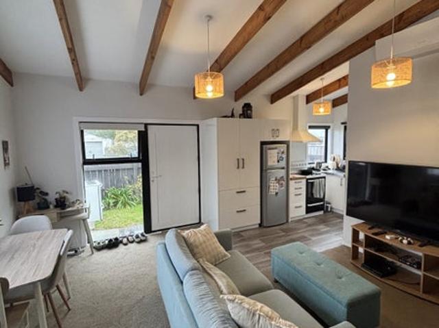 lyall bay, 2 bedrooms