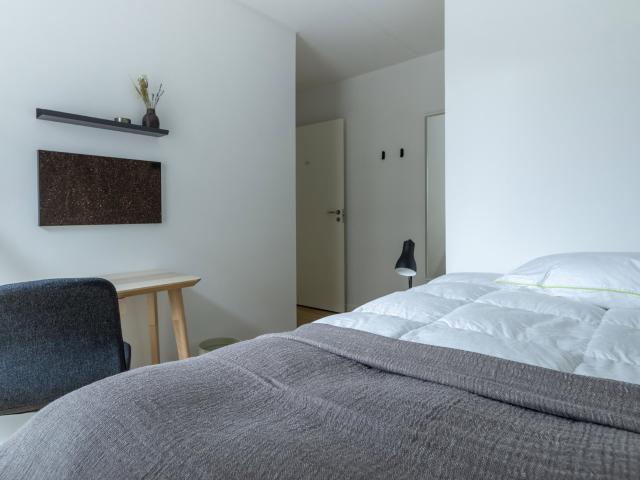 Lyst værelse i moderne lejlighed på Teglholmen