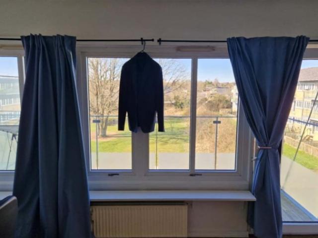Lyst værelse med terasse, god beliggenhed til uni