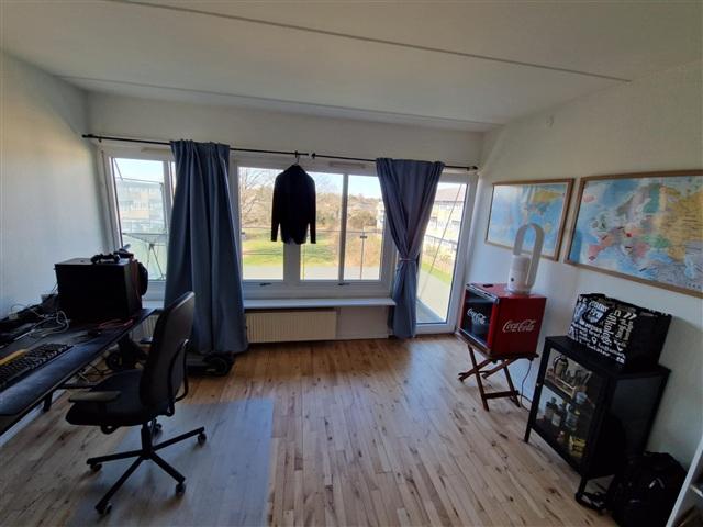 lyst værelse med terrasse og god beliggenhed Odense M, Fyn
