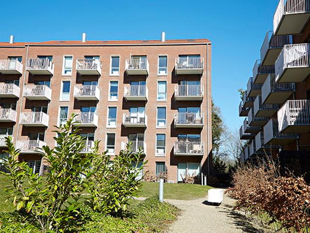 Lys 3 værelses lejlighed med solrig altan