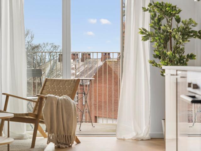 Lys 3 værelses lejlighed med solrig altan i Aarhus