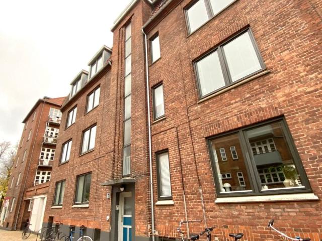 Lys 3 værelses lejlighed nær Odense Å, 75 m²