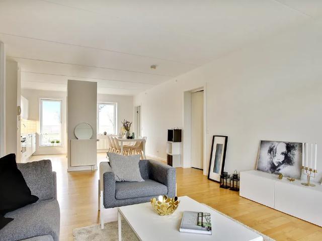 Lys 3 værelses lejlighed på 95 m² i Aalborg Øst