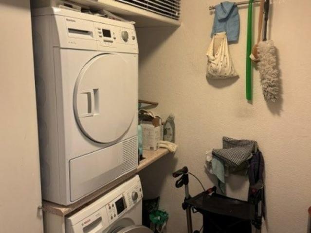 Lys 3 værelses lejlighed på 107 m² med stor overdækket altan