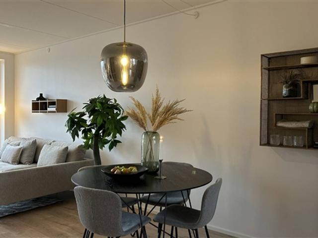 Lys 3 værelses med terrasse og rummeligt badeværelse, Holbæk, Vestsjælland