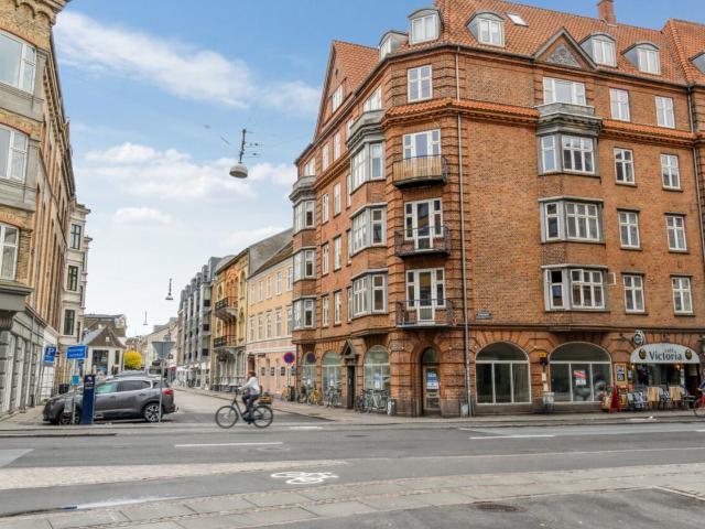 Lys 3 værelsesbolig på 89 m² med fransk altan
