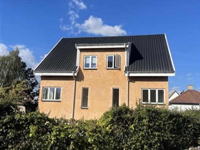 Lys 3v lejlighed på 98kvm i roligt villa kvarter i Næstved