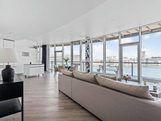 Lys 143 m² lejlighed med stor terrasse på Islands Brygge
