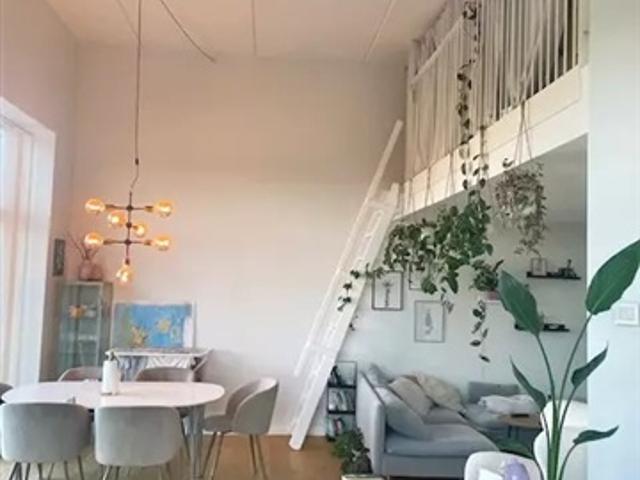 Lys 1 værelses med terrasse, beliggende ved fjord og natur, Nørresundby, Nordjylland