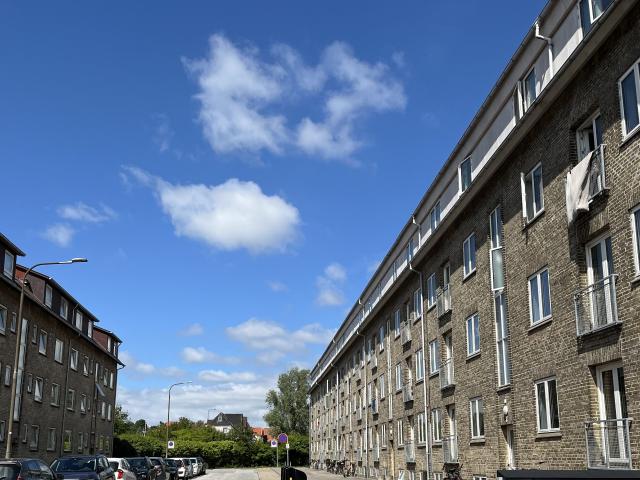 Lys 2 værelses lejlighed beliggende på Teisensvej