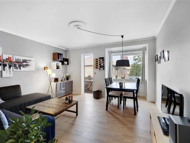 Lys 2 værelses lejlighed med altan på attraktiv adresse i Kongens Lyngby