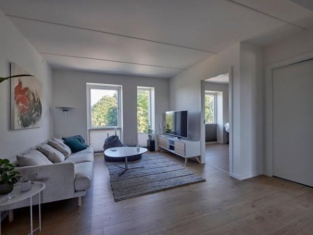 Lys 2 værelses lejlighed med altan, 76 m²