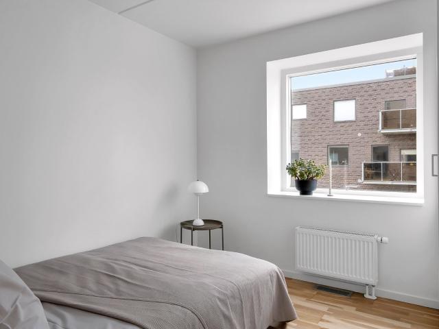 Lys 2 værelses lejlighed med grønne omgivelser, Århus