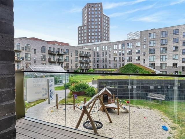 Lys 2 værelses lejlighed med sydvestvendt altan, Valby, København