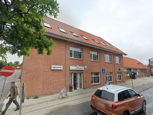 Lys 2 værelses lejlighed på 51 m² midt i Støvring Centrum