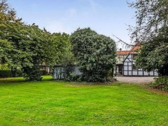 Lys 2 værelses lejlighed på 55 m² i charmerende ejendom fra 1878