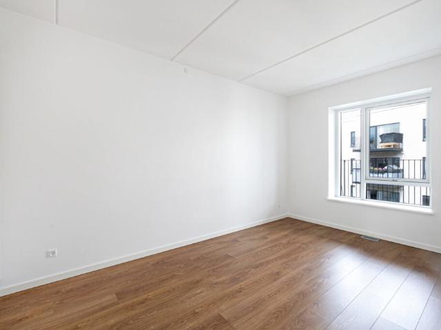 Lys 2 værelses lejlighed på 73 m² i Skøjtehaven