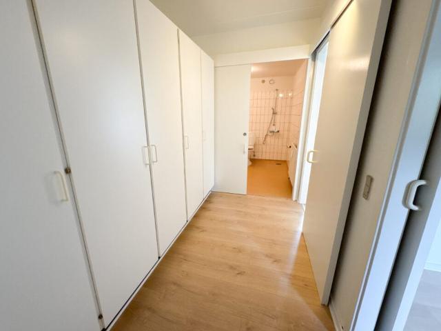 Lys 2 værelses med stor altan