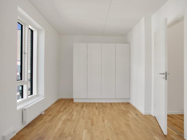 Lys 2 værelses med stor altan og moderne badeværelse