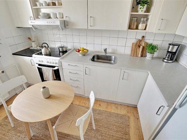 Lys 2 værelses på 82 m2 med stor stue, separat køkken og elevator, Aalborg, Nordjylland