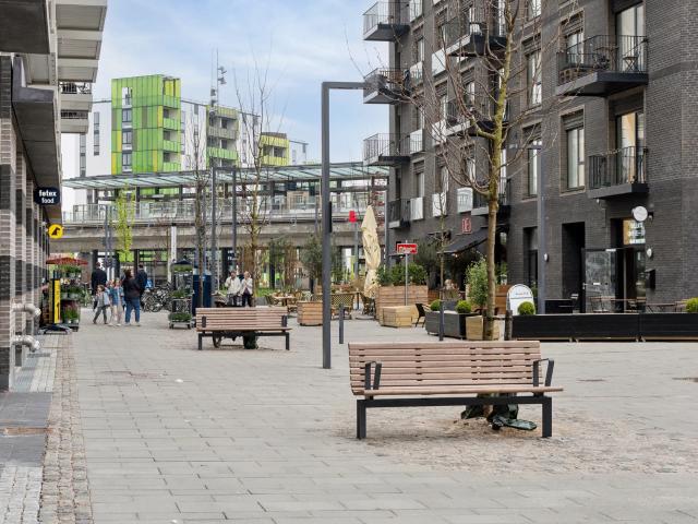 Lys 4 værelses lejlighed i attraktivt kvarter
