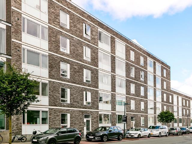 Lys 4 værelses lejlighed med altan i Valby