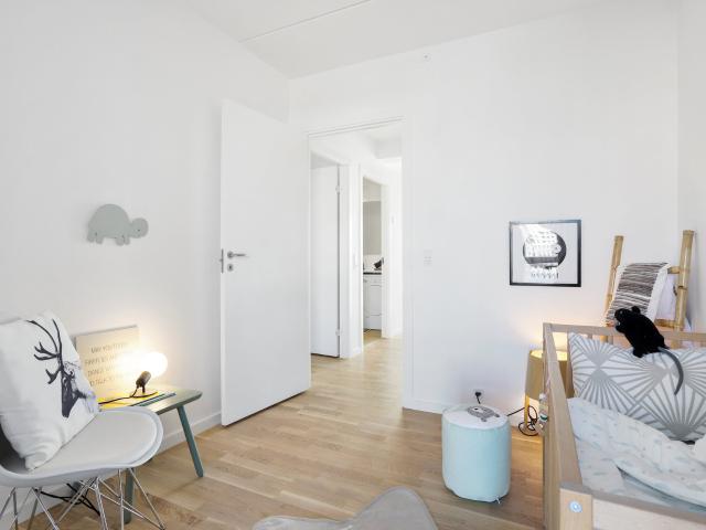 Lys 4 værelses lejlighed med altan i Valby